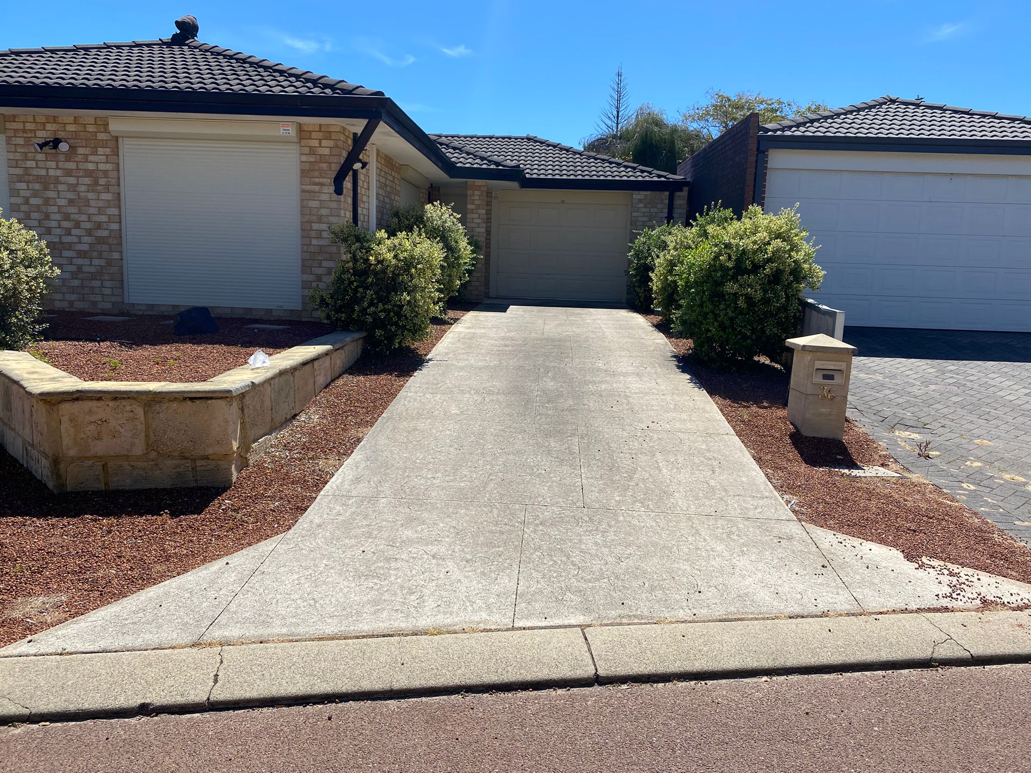 warnbro-limestone-driveway-before-cleaning
