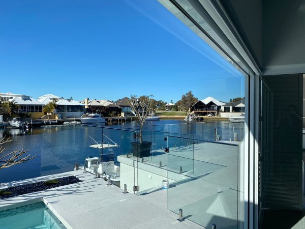crystal-clear-canal-views-mandurah-dining-room