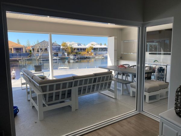 mandurah-canal-window-cleaning-during-service 2