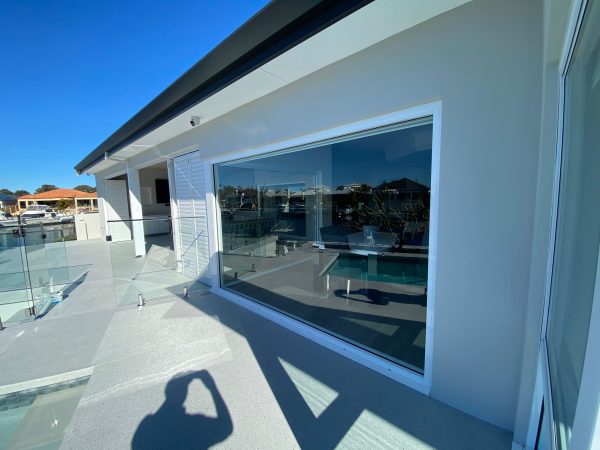 mandurah-canal-window-cleaning-during-service