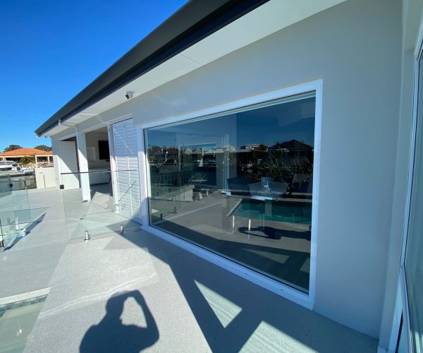 mandurah-canal-window-cleaning-during-service