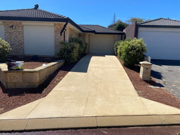 warnbro-limestone-driveway-after-pressure-cleaning