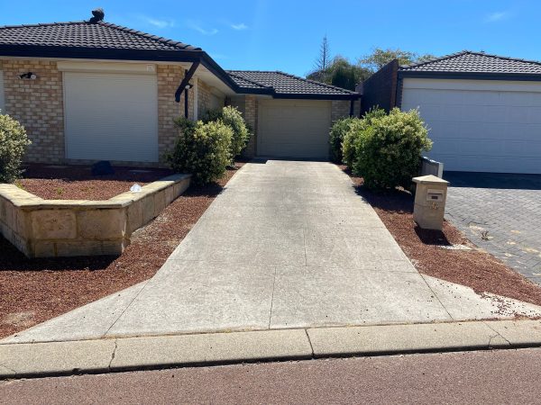 warnbro-limestone-driveway-before-cleaning